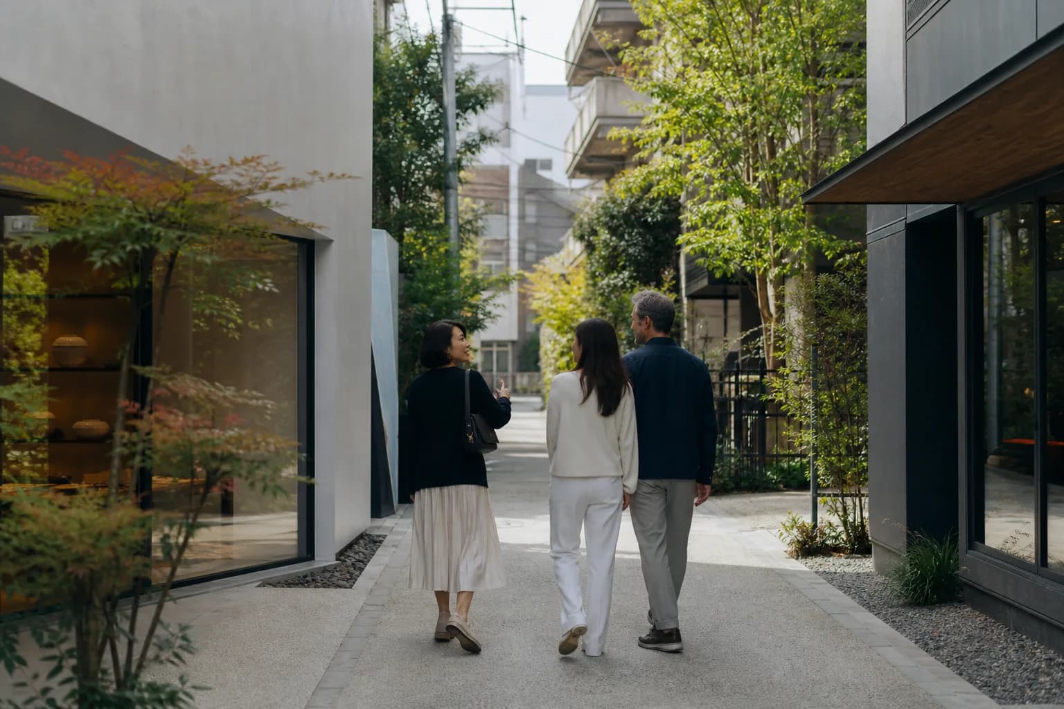 A host welcoming luxury travellers in Tokyo.